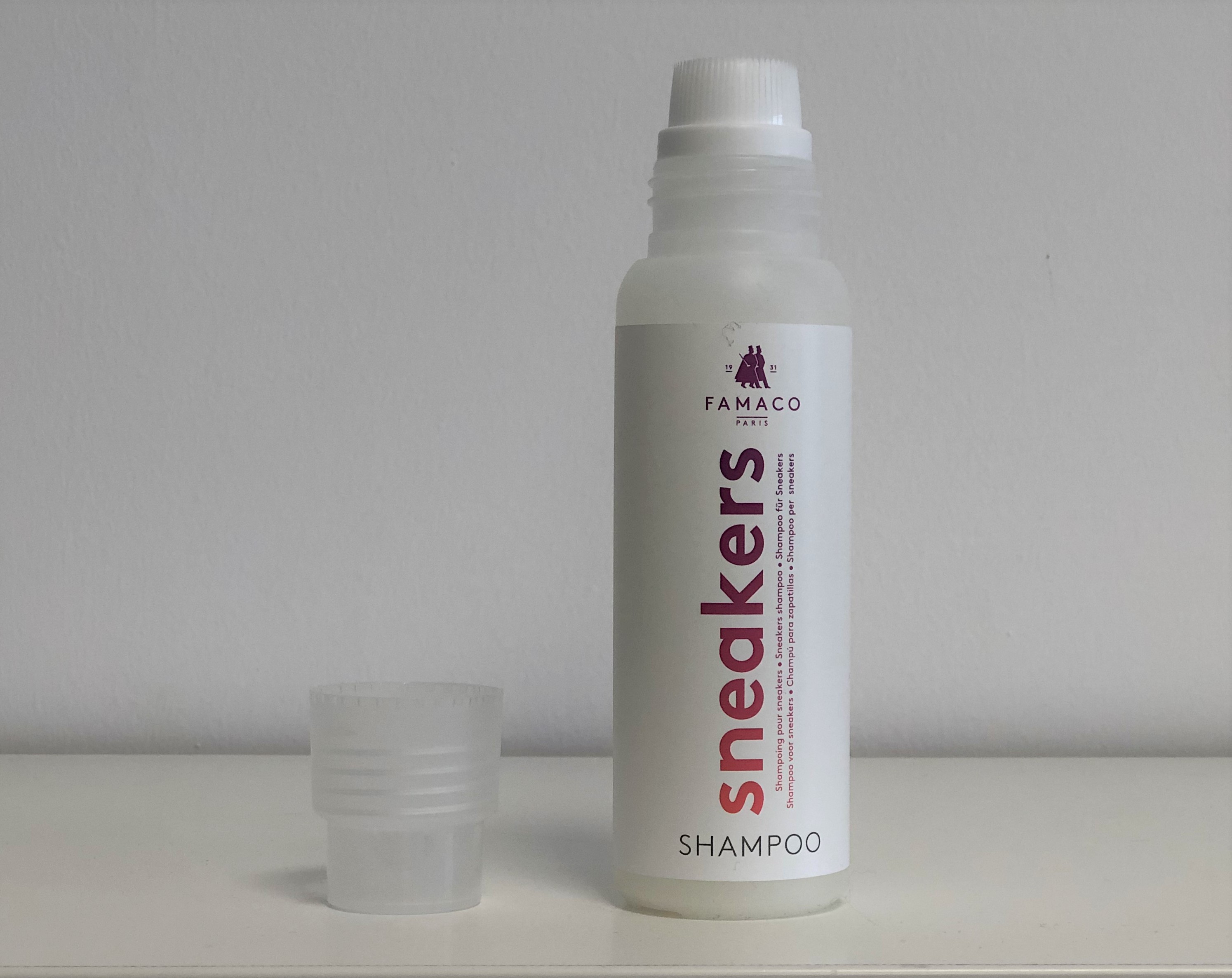 shampoing pour sneakers ouvert 